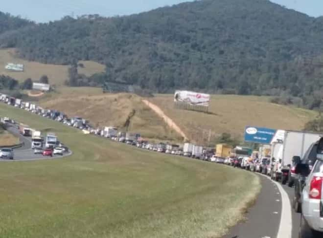 Rodovias na região registraram uma morte e quase 100 acidentes nos feriados